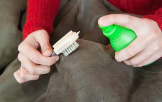 Cómo limpiar prendas de piel